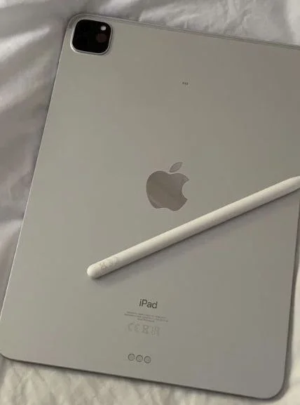 iPad ซึ่งเป็นแท็บเล็ตคอมพิวเตอร์ที่ออกแ...